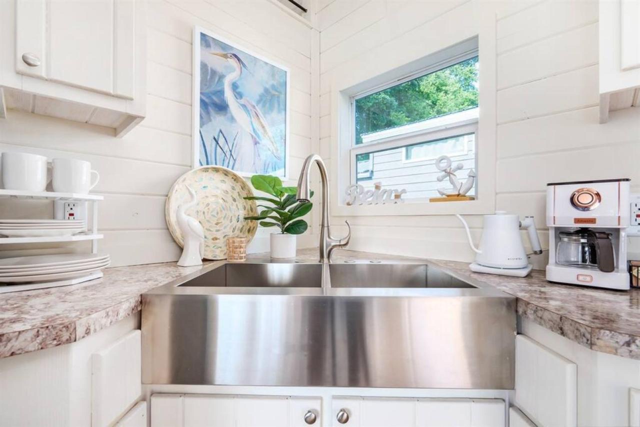 4 Heron Haus, Luxury Tiny House, Pet Friendly, Mins To Downtown ガンターズビル エクステリア 写真