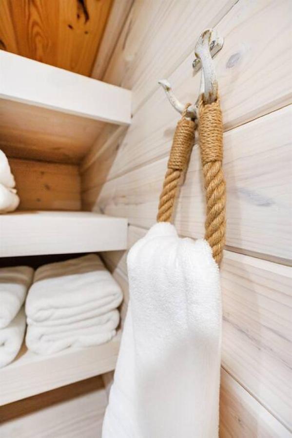 4 Heron Haus, Luxury Tiny House, Pet Friendly, Mins To Downtown ガンターズビル エクステリア 写真