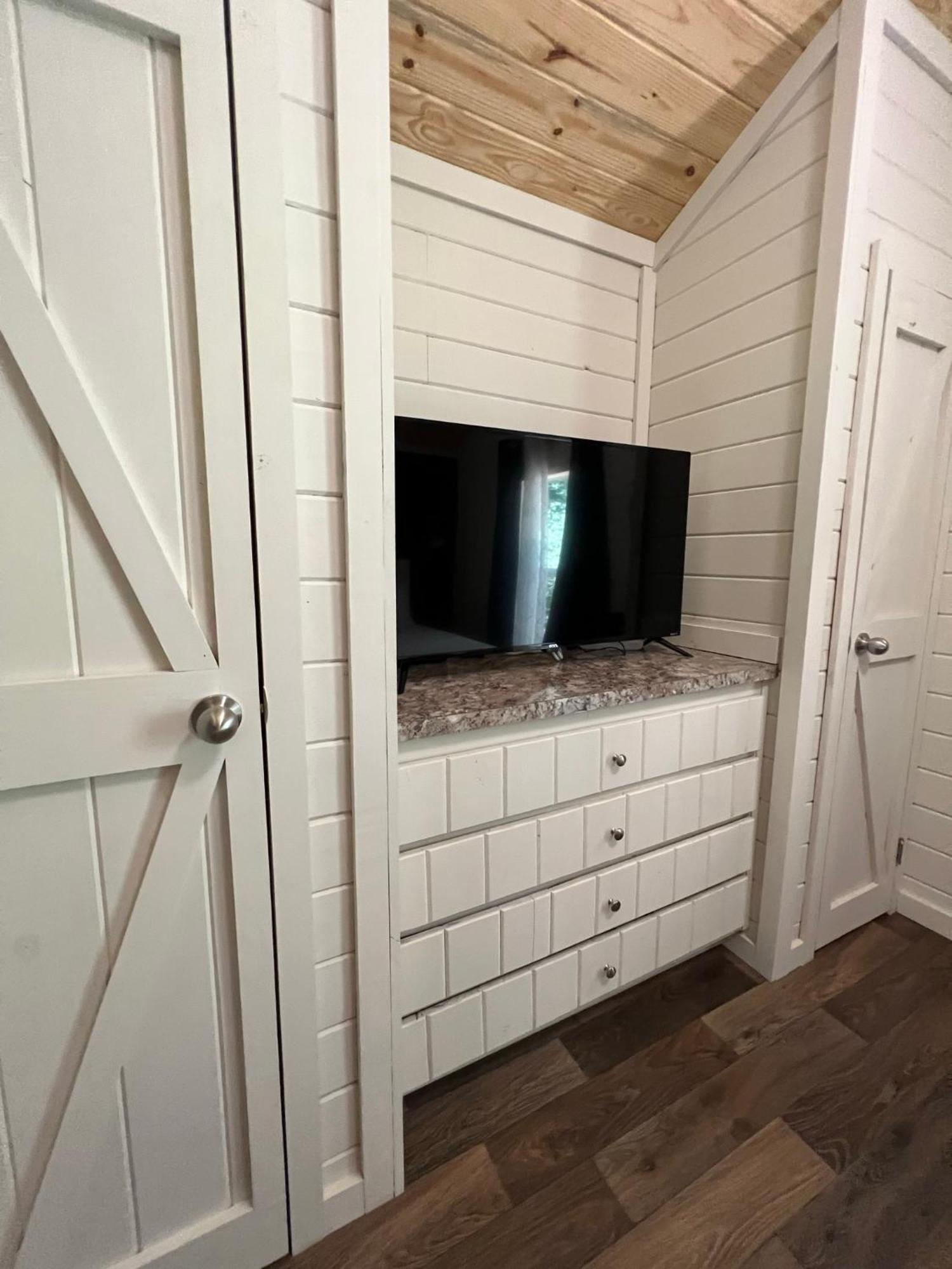 4 Heron Haus, Luxury Tiny House, Pet Friendly, Mins To Downtown ガンターズビル エクステリア 写真